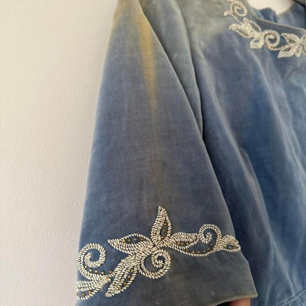 Antique Velvet Blouse XS - AS IS sunfaded covered buttons embroidery blue square - Picture 5 of 8